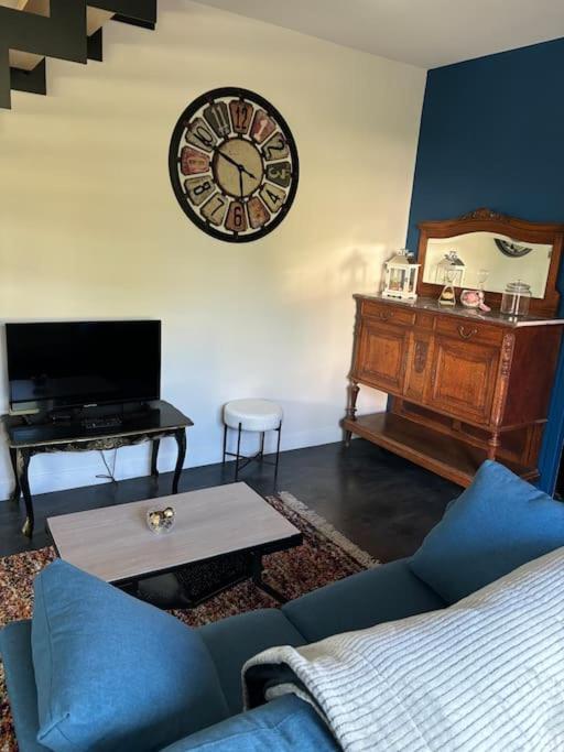 Charmante Maison Renovee Centre-Ville Balbigny Экстерьер фото