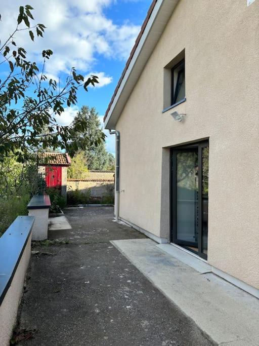 Charmante Maison Renovee Centre-Ville Balbigny Экстерьер фото